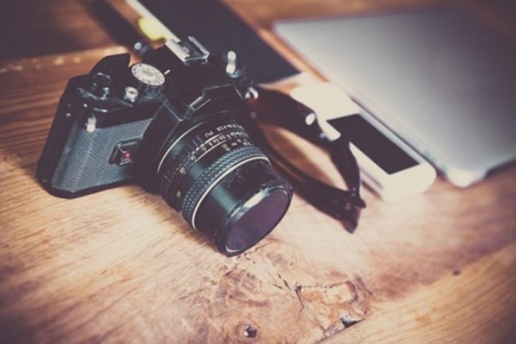 POSAO IZ SNOVA Milijuna Tra i Osobnog Fotografa Za Instagram Nudi 