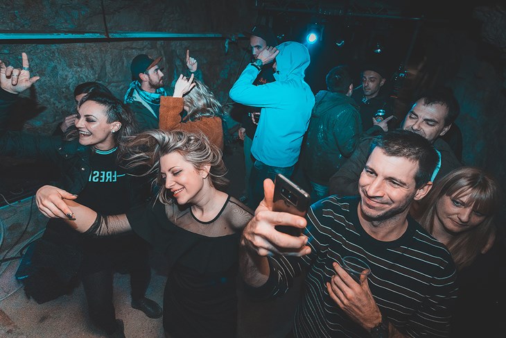 U organizaciji Kluba za mlade Poreč: Peglaona Party u centru grada