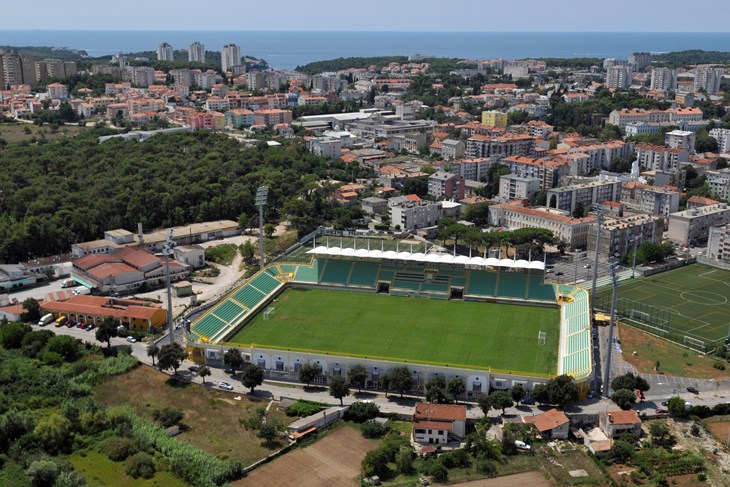 POSEBNA REGULACIJA PROMETA OKO STADIONA DROSINA - Glas Istre