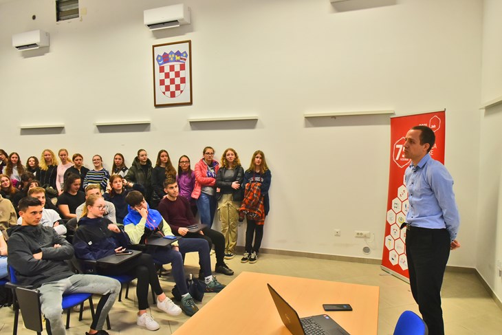O brodogradilištu Uljanik, fortifikacijama, neutronskim zvijezdama ...