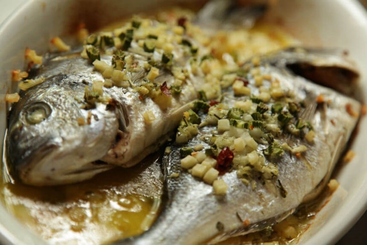 Recept dana: Orade s krumpirom iz pećnice - jednostavan gurmanski ručak ...