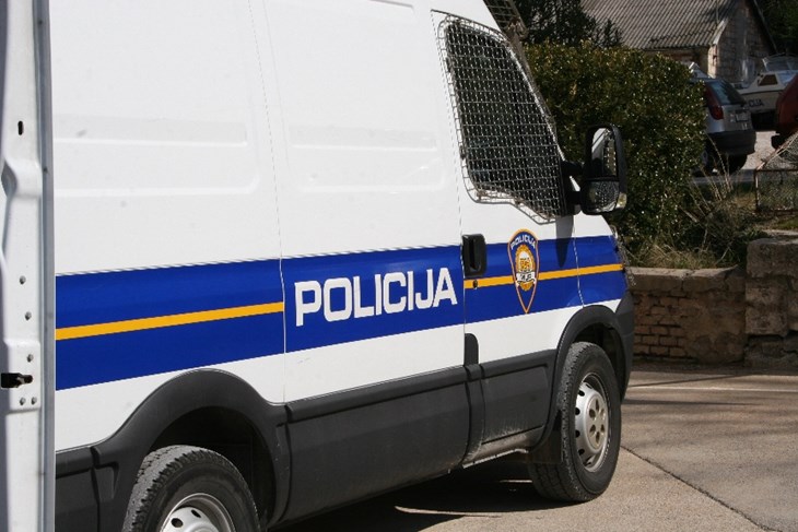 Policija uhitila još dvojicu zbog snimanja djece: Pravovremena reakcija gostiju i zaštitara je bila ključna