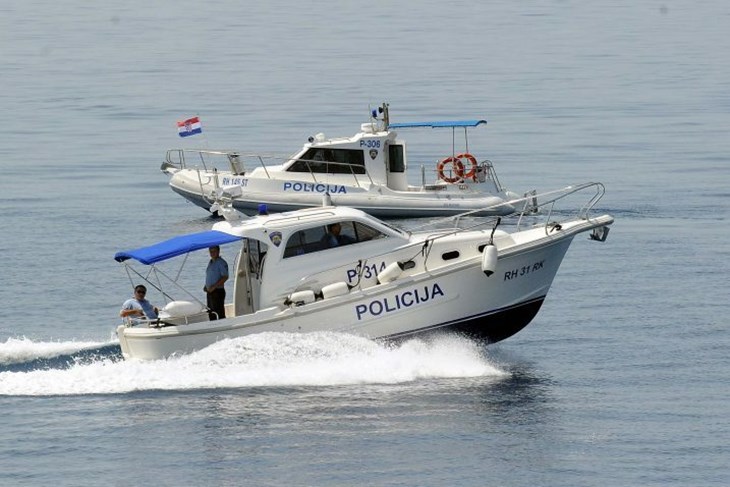 Glisirali tik uz istarsku obalu i bez dozvole: Policija za vikend ulovila 11 prekršitelja