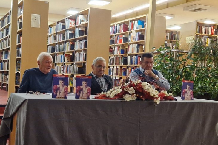 Predstavljena autobiografska knjiga o bivšem svjetskom boksačkom ...