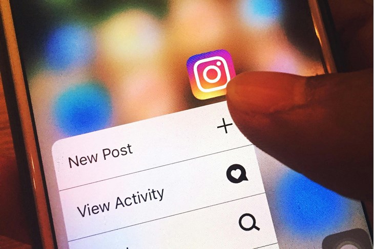 EU tvrdi da Facebook i Instagram namjerno drže korisnike prikovane za ekran