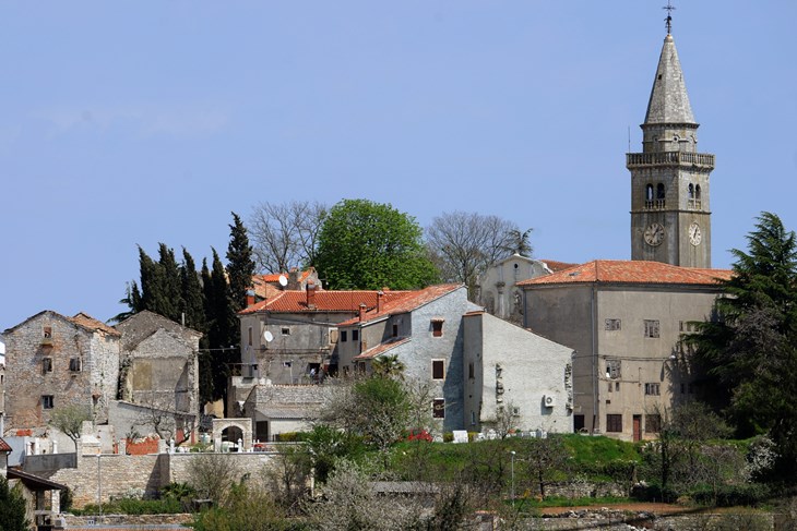 Svi osnovnoškolci s područja Žminja imaju pravo na novac za bilježnice i pribor