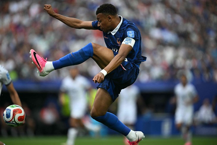 Od nogometa je ostalo malo, ali Francuska je prošla. Mbappe zabio za četvrtfinale