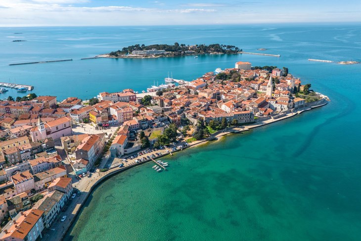 Više za božićnice, vrtiće, škole i ceste. Poreč usvojio rebalans težak 74 milijuna eura