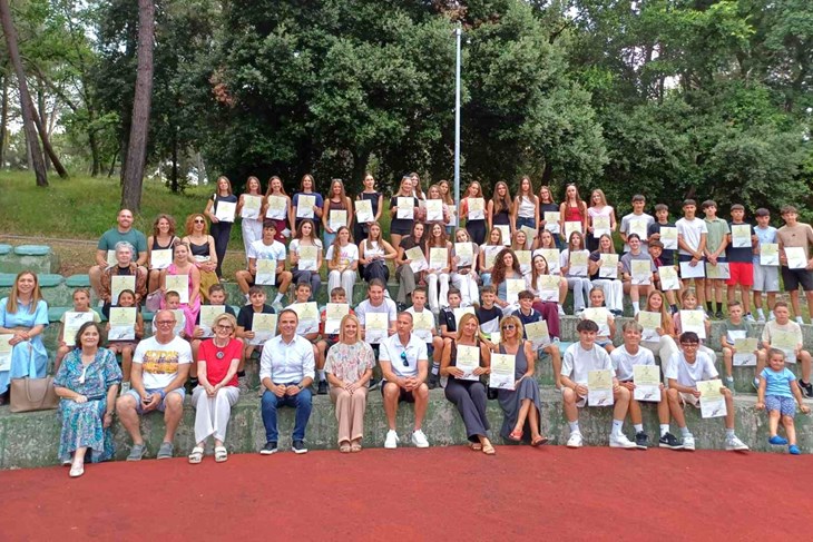 Mladi Porečani briljirali na natjecanjima: grad odlikovao najuspješnije osnovce u sportu