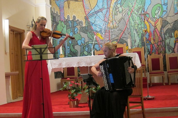 Violina iz Estonije i pulska harmonika otvorile kulturno ljeto uz istarski trag u programu