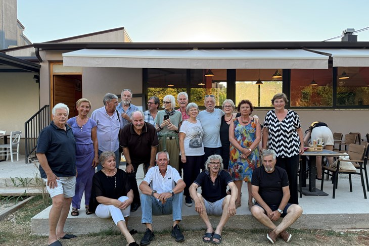 Završili su školu prije 66 godina, a jučer se opet okupili uz smijeh i uspomene