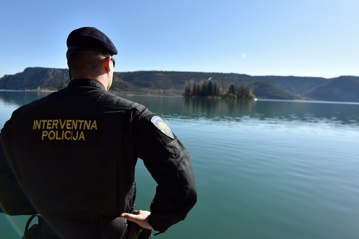 Muškarac nestao u jezeru, traje potraga