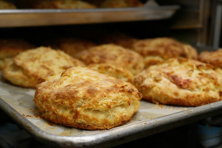 Recept dana: Brze pogačice sa sirom i šunkom