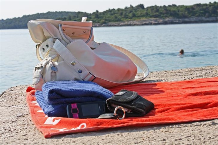 Na istarskim plažama nestaju novčanici, torbe, satovi i naočale