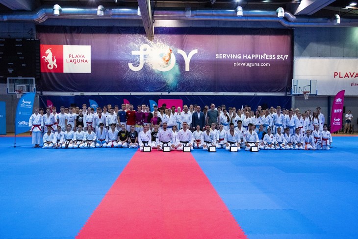 FOTOGALERIJA / Poreč nakon trening kampa ulazi u Kup i WKF Ligu za mlade, dolaze tisuće karatista