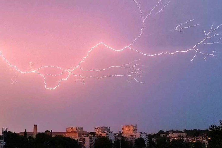 Stiže li konačno malo osvježenja: Dolazi nagli preokret vremena, moguće i oluje