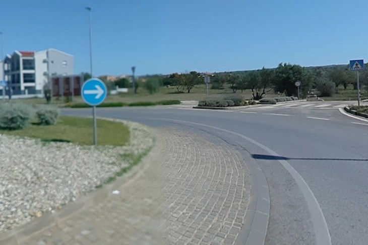 U Valbandonu vozila bez vozačke i ušla u kružni tok u suprotnom smjeru: Slijedi visoka kazna