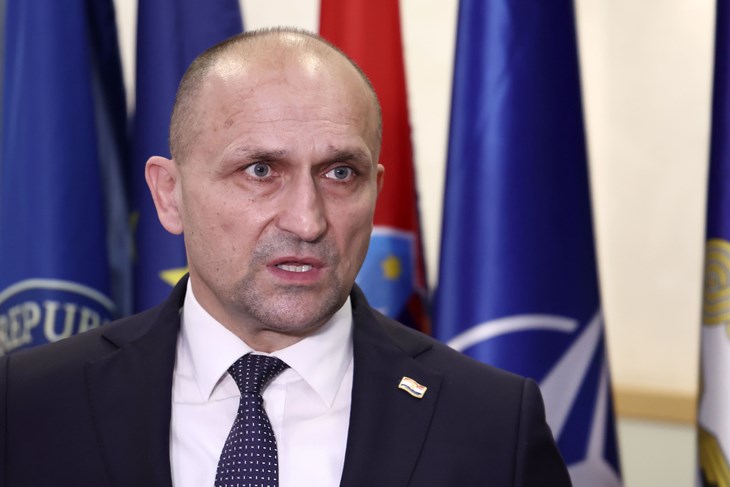 Anušić komentirao spor oko Oružanih snaga: "Kundid je odobrio odlazak vojnika u Pariz, ali ga je Milanović pritiskao"