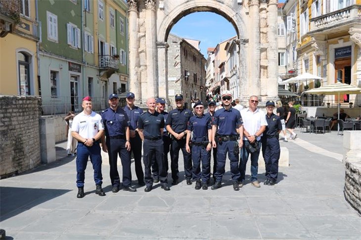 Njemački u Poreču, talijanski u Rovinju, ostali u Puli: Strani policajci i ovo ljeto na dužnosti u Istri