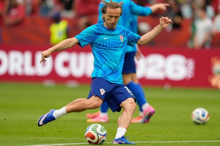 Luka Modrić je slobodan igrač, ali novi trener Milana ima jasnu poruku