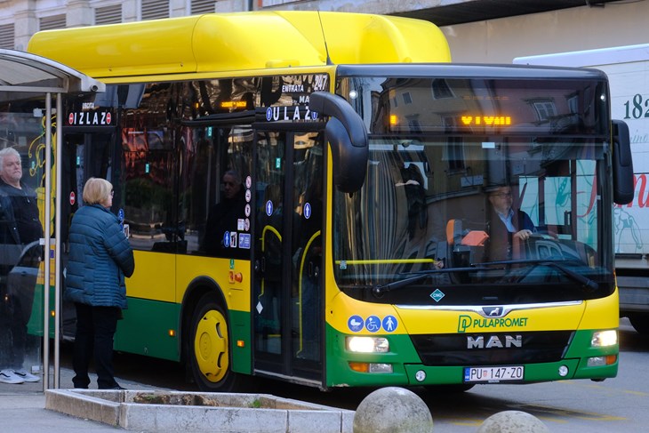 Zbog koncerta u Cave Romane mijenja se vozni red autobusa: Neće prometovati kroz Pješčanu uvalu i Vinkuran u smjeru Pule