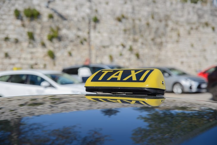 Kako urediti taksi tržište? IDS traži ograničenja broja taksija i minimalne cijene