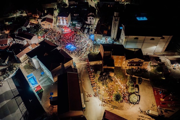 Vižinada ovog ljeta spaja vino, glazbu i starogradsku atmosferu uz Battistelinu šternu