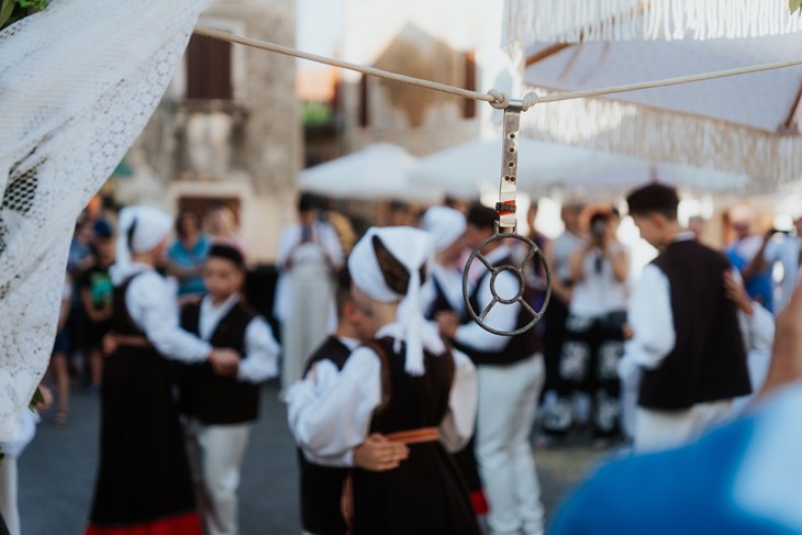 Na barbanskoj placi krenula ljetna manifestacija koja spaja konjanike, povijest i domaće okuse