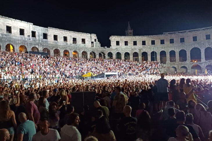 Organizator koncerta u Areni otkrio trenutak kad je odlučio dijeliti piće publici
