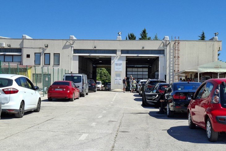 Satima čekao tehnički pregled, tvrdi da su ga odbili primiti pa podnio prijavu HAK-u. "Mi to danas ne stignemo"