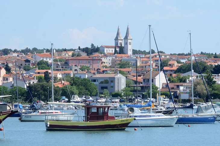 Tučnjava ispred lokala u Medulinu završila teškim ozljedama, 31-godišnjak zadržan u bolnici