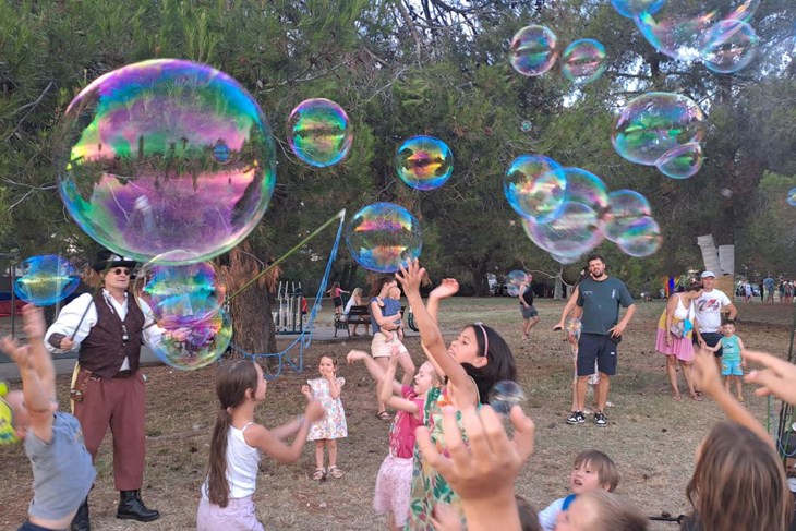Cirkoval ponovno donosi čaroliju suvremenog cirkusa na valbandonsku plažu