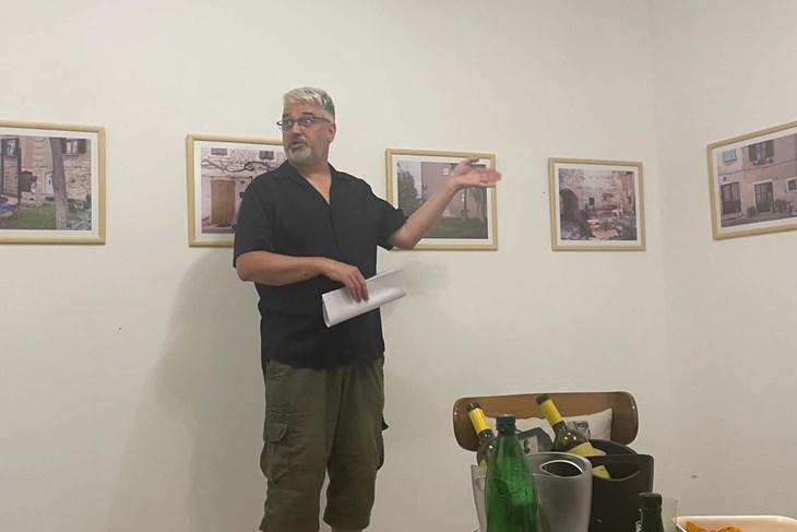 Stanari oblikuju prostor i donose jedinstven pečat: Marko Krnjajić otvorio je ovogodišnju izložbenu sezonu u Vodnjanu