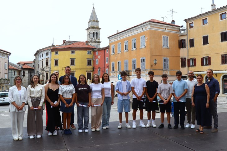 Vodnjanski odlikaši upisali željene srednje škole, a Grad ih ispratio u Gardaland