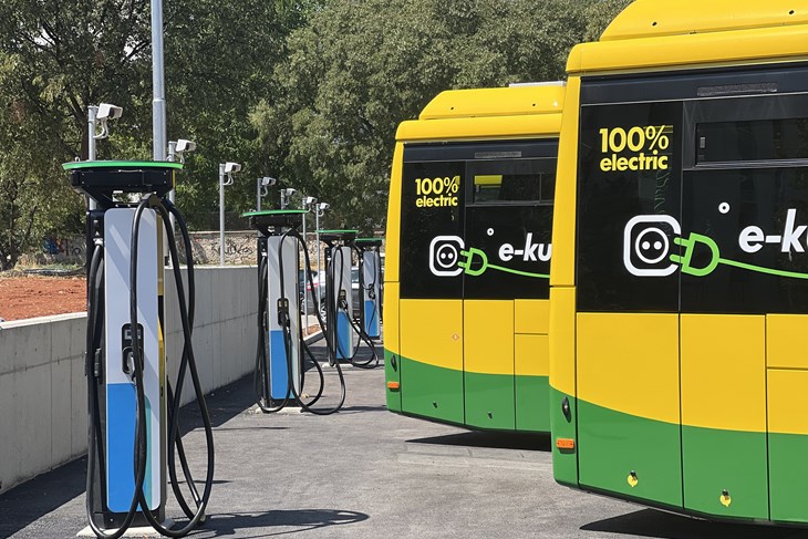 FOTO / Prva u Hrvatskoj: U Šijani otvorena moderna punionica i predstavljeno šest novih električnih autobusa