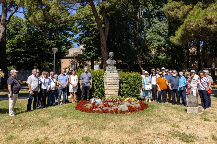 U Puli obilježena 170. godišnjica rođenja Nikole Tesle: Položeni vijenci u Huguesovom parku