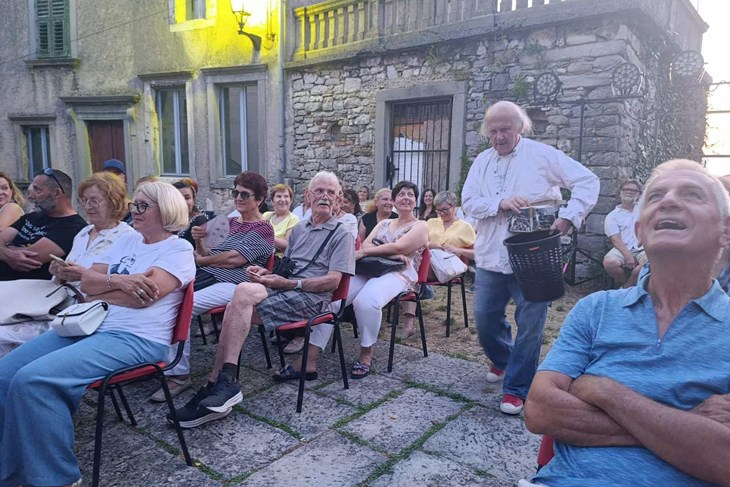 FOTO / Labinska publika uživala u tangu i predstavi Zijaha Sokolovića
