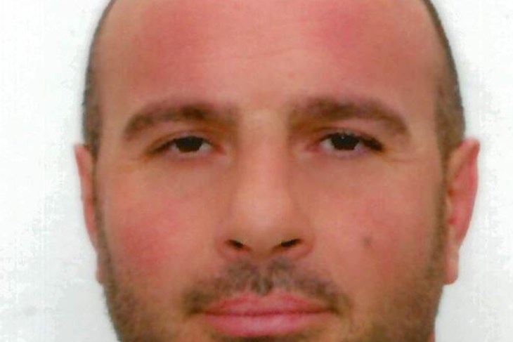 Opasan i vjerojatno naoružan: Policija traga za počiniteljem koji je pucao na muškarca u Puli, apelira na građane