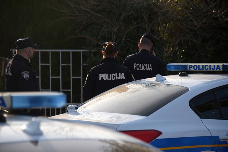 Teška prometna nesreća u Raši: Poginuo motociklist, cesta je zatvorena