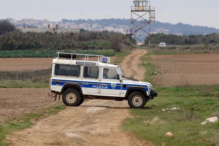 Policija kraj Oprtlja spriječila krijumčarenje ljudima: Španjolske tablice, Ukrajinac za volanom