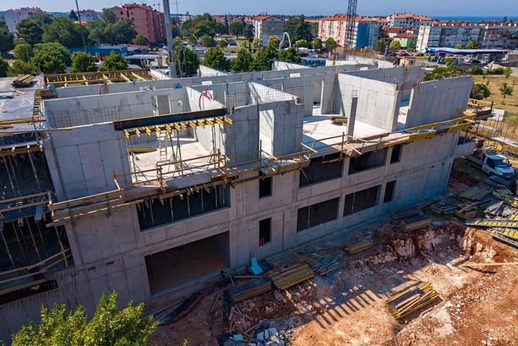 Nakon aneksa slijede nove školske zgrade u Murinama, Juricanima i umaškom kampusu
