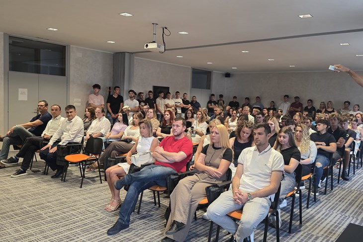 Generacija koja iza sebe ostavlja brojne uspjehe: Održana svečana podjela svjedodžbi maturantima