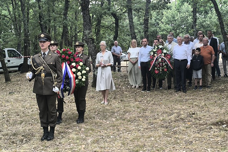 Na velikom skupu kod Baderne zajedno stali antifašisti i hrvatski branitelji