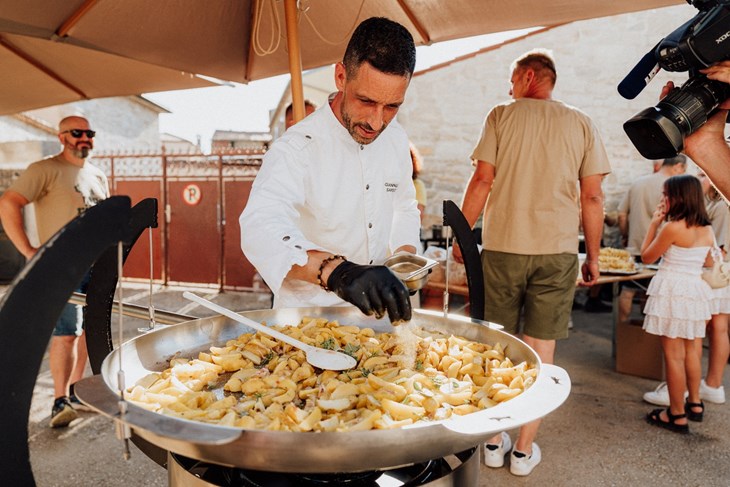 FOTO / Popularna manifestacija privukla rekordan broj posjetitelja: Gramper ponovno spojio tradiciju, gastronomiju i zabavu