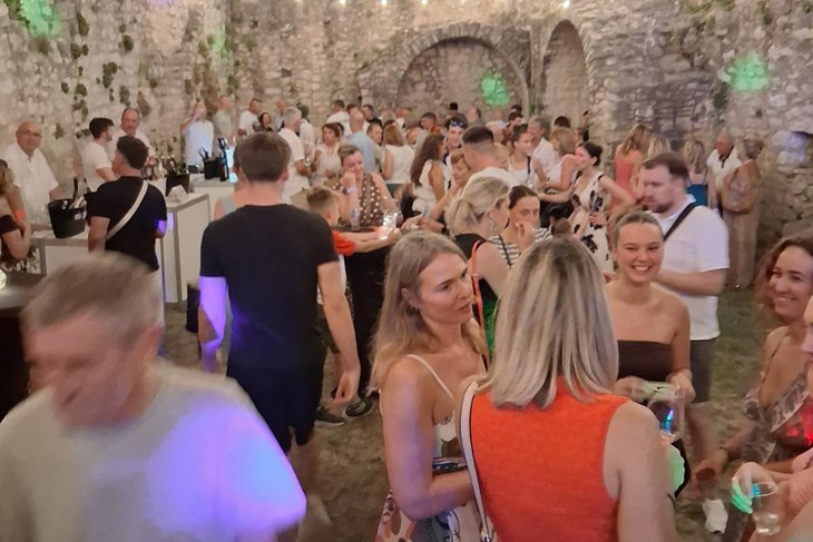 Plomin oživio uz vino, glazbu i više od 200 posjetitelja
