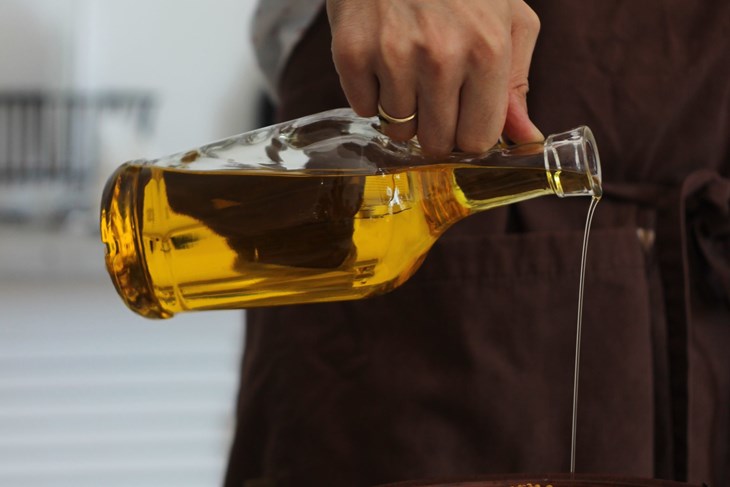 Maslinovo ili suncokretovo? Stručnjaci objašnjavaju koje je ulje bolji izbor