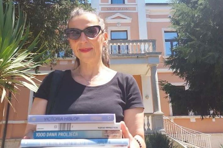 Pulska knjižnica širi uslugu za nepokretne građane: Knjige i pripovijedanje stižu na kućni prag