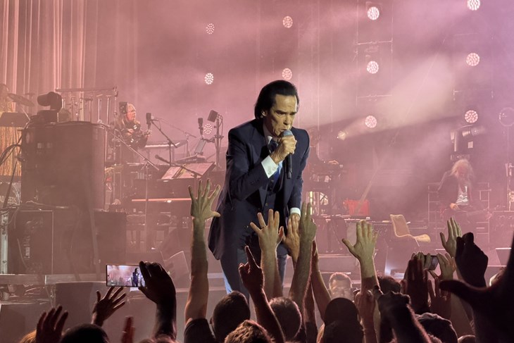 FOTO & VIDEO / "Pozdrav Pula, j**** je vruće ovdje!" Nick Cave silovito otvorio koncert u Areni