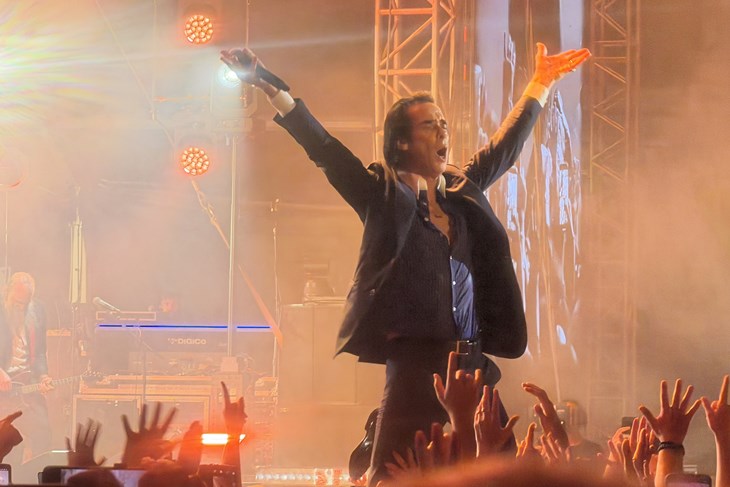 FOTOGALERIJA / Drugi koncert Nicka Cavea u pulskoj Areni bio je umorniji i gušći. "Ljudi, ne razumijete. Trebam vas danas!"